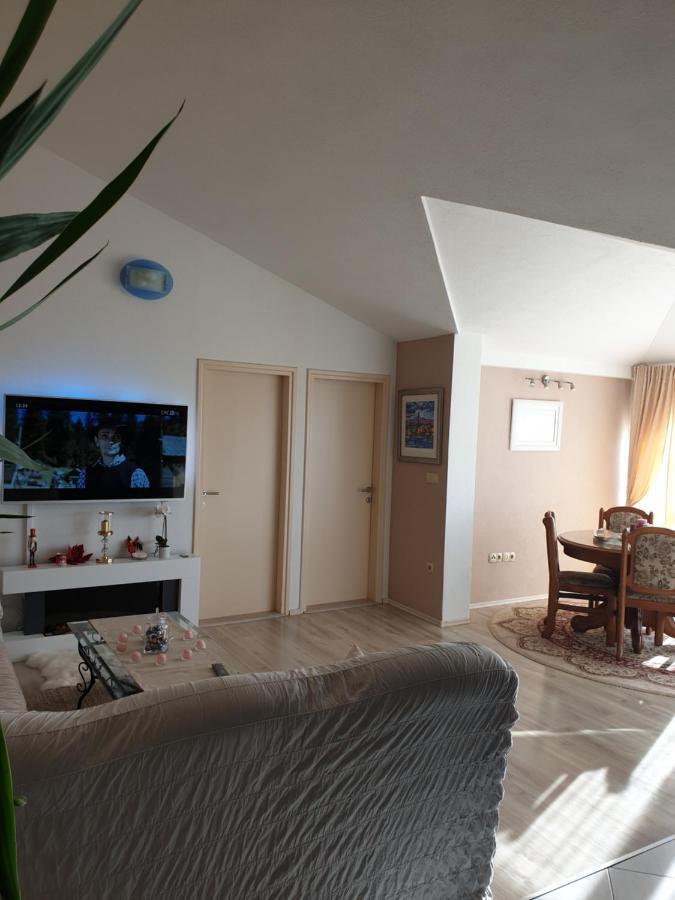 Apartmani Mlikotic Dugi Rat Buitenkant foto