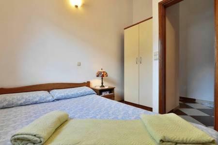 Apartmani Mlikotic Dugi Rat Buitenkant foto
